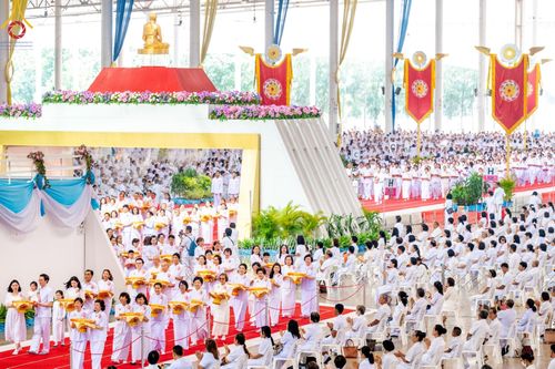 ภาพ No.160121:พิธีทอดผ้าป่าสมทบกฐินวัดพระธรรมกาย และสมทบกฐิน 30,000 วัดทั่วไทย ครั้งที่ 3 ณ สภาธรรมกายสากล วัดพระธรรมกาย วันพฤหัสบดีที่ 10 ตุลาคม พ.ศ. 2567