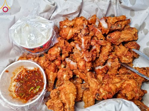 ภาพ No.108451:ถวายภัตตาหารเป็นสังฆทาน แด่คณะพระธรรมยาตราฯ ในโครงการธรรมยาตรากตัญญูบูชา มหาปูชนียาจารย์ พระมงคลเทพมุนี(สด จนฺทสโร) พระผู้ปราบมาร อนุสรณ์สถาน 7 แห่ง ปีที่ 12 วันที่ 7 มกราคม พ.ศ. 2567 ณ อนุสรณ์สถานโลตัสแลนด์ จ.สุพรรณบุรี