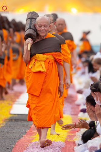 ภาพ No.120311:พิธีต้อนรับพระธรรมยาตรา ในโครงการธรรมยาตรา กตัญญูบูชา มหาปูชนียาจารย์ พระมงคลเทพมุนี(สด จนฺทสโร) พระผู้ปราบมาร อนุสรณ์สถาน 7 แห่ง ปีที่ 12 วันที่ 28 มกราคม พ.ศ. 2567 ณ วัดพระธรรมกาย จ.ปทุมธานี (ชุดที่ 2)