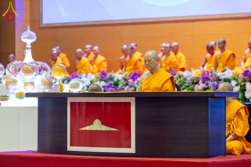 ภาพ No.209638:วันอาทิตย์ที่ 2 มีนาคม พ.ศ. 2568 พิธีภาคบ่าย สัมมนาพิเศษ, ปฏิบัติธรรม พิธีรับมอบพระบรมสารีริกธาตุ ณ สภาธรรมกายสากล วัดพระธรรมกาย