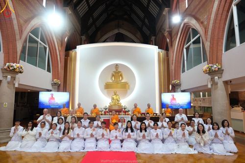 วัดพระธรรมกายลอนดอน สหราชอาณาจักร จัดงานบุญ น้อมถวายเป็นพุทธบูชา และบูชาธรรมเนื่องในวาระ 140 ปี วันคล้ายวันเกิดด้วยรูปกายเนื้อของ พระมงคลเทพมุนี (สด จนฺทสโร) พระผู้ปราบมาร ในวันที่ 10 ตุลาคม พ.ศ. 2567