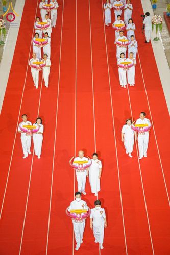 ภาพ No.134302:พิธีทอดผ้าป่าสมทบ มหาสังฆทาน 10,000 วัด ทั่วไทย วันอาทิตย์ต้นเดือนที่ 7 เมษายน พ.ศ.2567 ณ ห้องแก้วสารพัดนึก 1 สภาธรรมกายสากล  วัดพระธรรมกาย จ.ปทุมธานี