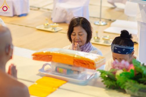 ภาพ No.110688:พิธีถวายภัตตาหารเป็นสังฆทาน แด่คณะพระธรรมยาตราฯ ในโครงการธรรมยาตรากตัญญูบูชา มหาปูชนียาจารย์ พระมงคลเทพมุนี(สด จนฺทสโร) พระผู้ปราบมาร อนุสรณ์สถาน 7 แห่ง ปีที่ 12 วันที่ 12 มกราคม พ.ศ. 2567 ณ อนุสรณ์สถานมหาวิหารพระมงคลเทพมุนี(โลตัสแลนด์) อ.สองพี่น้อง จ.สุ