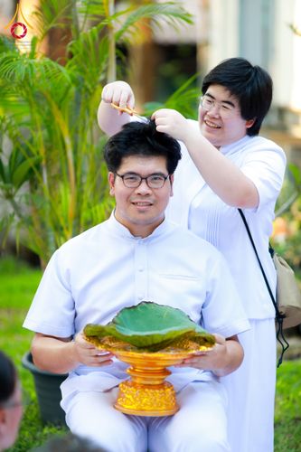 ภาพ No.135712:พิธีปลงผมธรรมทายาท โครงการบรรพชาและอุปสมบทหมู่ รุ่นบูชาธรรม 80 ปี หลวงพ่อธัมมชโย ณ หมู่บ้านบรรลุธรรม วัดพระธรรมกาย วันที่ 7 เมษายน พ.ศ. 2567