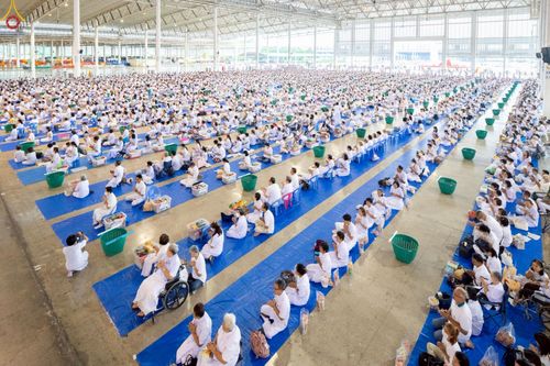 ภาพ No.227868:วันอาทิตย์ที่ 1 มิถุนายน พ.ศ. 2568 พิธีตักบาตร , พิธีบูชาข้าวพระ ณ วัดพระธรรมกาย จ.ปทุมธานี