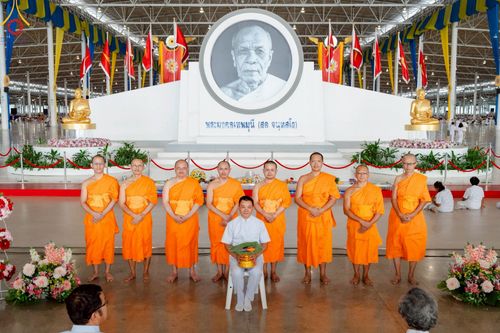 ภาพ No.223147:วันที่ 2 -10 พฤษภาคม พ.ศ. 2568 พิธีตัดปอยผม ปลงผม พิธีขอขมาลาอุปสมบทอุทิศชีวิต ของอุบาสก พิสิทธิ์ หมื่นแกล้ว  ณ วัดพระธรรมกาย