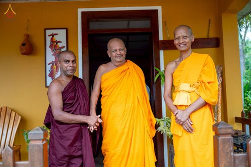 ภาพ No.262997:วันที่ 22 ตุลาคม พ.ศ. 2568 พิธีทอดกฐินสมทบ วัดกัลยาณมิตรต่างประเทศ  บูชาธรรม 81 ปี หลวงพ่อธัมมชโย ณ วัดโกฮอน ราชมหาวิหารายา และวัดศรีสุธรรมมารามายา   เมืองมาตะเล ประเทศศรีลังกา 