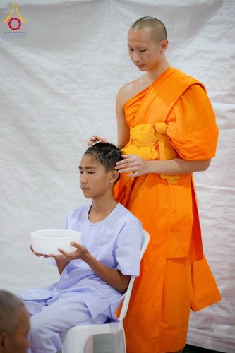 ภาพ No.143818:พิธีปลงผมยุวธรรมทายาท โครงการสามเณรโรงเรียนนานาชาติ รุ่นที่  13 ณ วิหารคด คอร์ 9 วัดพระธรรมกาย วันอาทิตย์ที่ 7 กรกฎาคม พ.ศ. 2567
