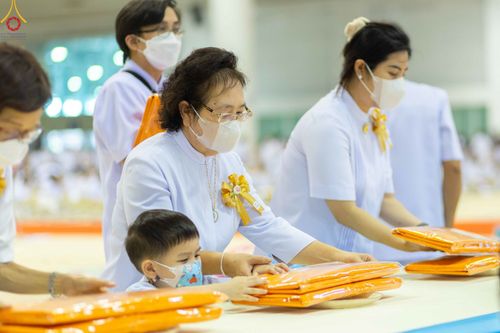 ภาพ No.89047:พิธีทอดผ้าป่าสมทบกฐินครั้งที่ 2 วันศุกร์ที่ 29 กันยายน พ.ศ. 2566 วันเพ็ญขึ้น 15 ค่ำ เดือน 10 ณ ห้องแก้วสารพัดนึก 1 วัดพระธรรมกาย