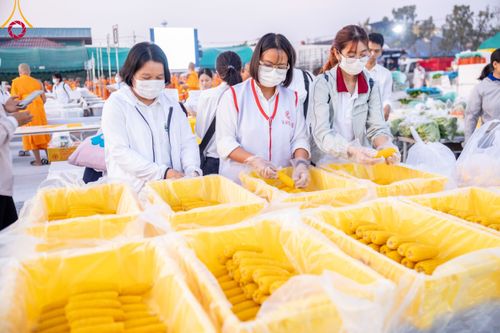 ภาพ No.109884:ถวายภัตตาหารเป็นสังฆทาน แด่คณะพระธรรมยาตราฯ ปีที่ 12 วันที่ 11 มกราคม พ.ศ. 2567 ณ อนุสรณ์สถานคลองบางนางแท่น  อ.สามพราน จ.นครปฐม