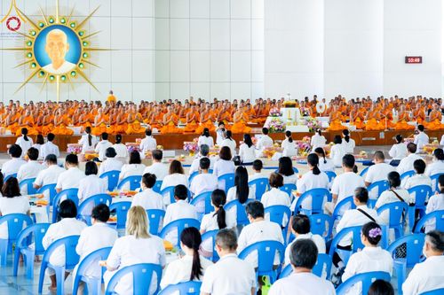 ภาพ No.165777:พิธีถวายภัตตาหารเมนูสวรรค์ วันที่ 26 ตุลาคม พ.ศ. 2567 ณ หอฉันคุณยายอาจารย์ฯ วัดพระธรรมกาย