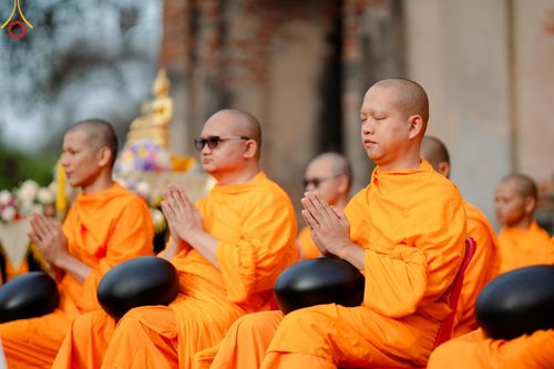 ภาพ No.138524:พิธีตักบาตร วัดราชบูรณะ จ.พระนครศรีอยุธยา วันที่ 25 พฤษภาคม พ.ศ.2567