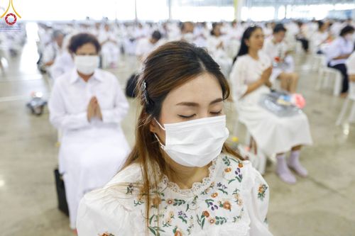 ภาพ No.123732:พิธีถวายโคมมาฆประทีป น้อมถวายเป็นพุทธบูชา แด่คณะพระภิกษุ สามเณร  ณ วัดพระธรรมกาย จ.ปทุมธานี วันเสาร์ที่ 17 กุมภาพันธ์ พ.ศ. 2567