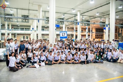 ภาพ No.58817:V.40 ภัตตาหารพระหมื่นวัด เราจัดให้ การปฏิบัติงานของเจ้าหน้าที่และอาสาสมัคร เพื่อรับบุญในการถวายภัตตาหาร แด่คณะสงฆ์ 10,000 กว่าวัดทั่วประเทศ ที่มาร่วมงานวันคุ้มครองโลก จันทร์ที่ 22 เมษายน พ.ศ. 2567 ณ วัดพระธรรมกาย