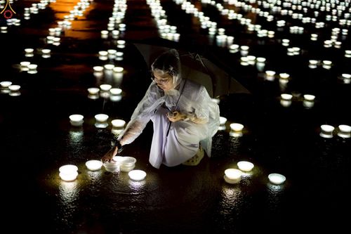 ภาพ No.244207:วันที่ 7 กันยายน พ.ศ. 2568 พิธีจุดประทีป วันครูผู้ค้นพบวิชชาธรรมกาย ณ ลานธรรมฯ และวิหารคด วัดพระธรรมกาย