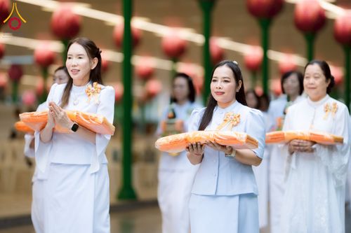 ภาพ No.244533:วันเสาร์ที่ 6 กันยายน พ.ศ. 2568 พิธีเวียนประทักษิณ และวันทาสีมาของนาคธรรมทายาท โครงการอุปสมบทหมู่บูชาธรรมครบรอบ 108 ปี วันครูผู้ค้นพบวิชชาธรรมกาย ณ โบสถ์พระไตรปิฎก วัดพระธรรมกาย