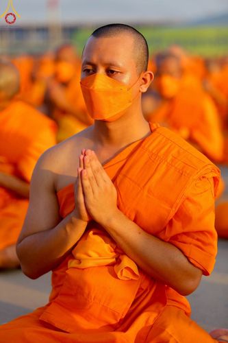 ภาพ No.102274:พระธรรมทายาทในโครงการอุปสมบทหมู่ บูชาธรรมมหาปูชนียาจารย์ ร่วมปฏิบัติธรรม ถ่ายภาพหมู่ประวัติศาสตร์ และรับฟังโอวาทจากหลวงพ่อทัตตชีโว ณ ลานธรรม พระมหาธรรมกายเจดีย์ วัดพระธรรมกาย วันที่ 15 ธันวาคม พ.ศ. 2566