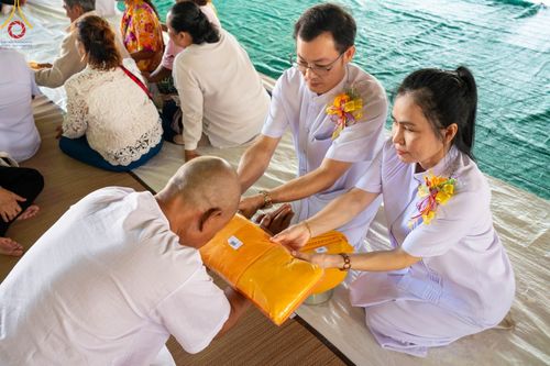 ภาพ No.101335:พิธีบรรพชาธรรมทายาท ในโครงการอุปสมบทบูชาธรรม มหาปูชนียาจารย์ พ.ศ. 2566 ณ วัดท่าสุวรรณ จ.ราชบุรี วันที่ 6 ธันวาคม พ.ศ. 2566
