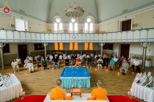 ภาพ No.232665:วันเสาร์ที่ 5 กรกฎาคม พ.ศ. 2568 Candlelight meditation & Vigil พิธีจุดเทียนให้สว่าง สู่ทางสงบ ณ วัดพระธรรมกายนอร์ธสวีเดน