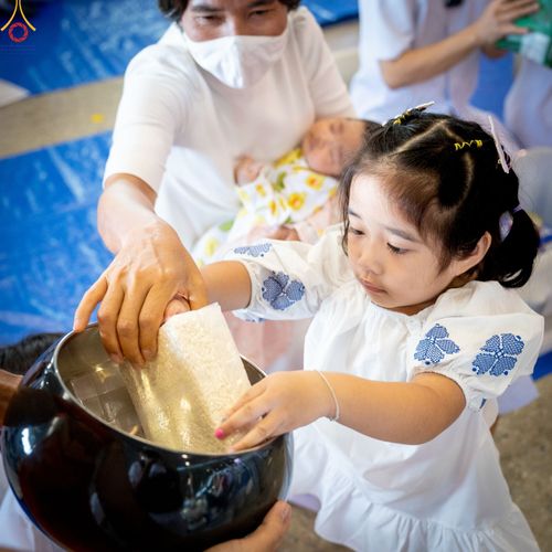 ภาพ No.86837:พิธีตักบาตร , พิธีบูชาข้าวพระ , พิธีจุดเทียนใจ ไฟนิรันดร์ อนันตชัย ในวันอาทิตย์ต้นเดือน 3 กันยายน พ.ศ. 2566 ณ วัดพระธรรมกาย