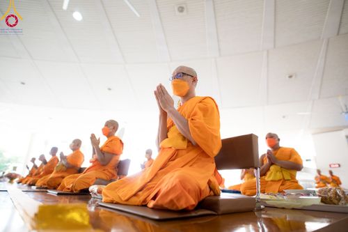 ภาพ No.100147:พิธีบุพเปตพลี  ครั้งที่ 143 วันที่ 27 พฤศจิกายน พ.ศ. 2566 วันพระ ขึ้น 15 ค่ำ เดือน 12 ณ หอฉันคุณยายอาจารย์ฯ วัดพระธรรมกาย