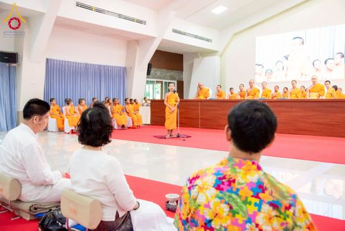 ภาพ No.218049:วันอาทิตย์ที่ 13 เมษายน พ.ศ. 2568 พิธีตักบาตรฉลองสามเณรใหม่ 75 รูป เนื่องในวันสงกรานต์ (โครงการบรรพชาสามเณรฟื้นฟูพระพุทธศาสนาทั่วไทย ประจำปีพุทธศักราช 2568) ณ ศูนย์ปฏิบัติธรรมระยอง(บ้านช่องลม) ตำบลบางบุตร อำเภอบ้านค่าย จังหวัดระยอง