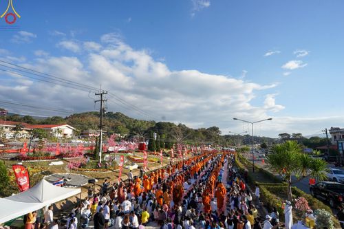 ภาพ No.187147:พิธีตักบาตรพระ ๕๐๐ รูป "สร้างบุญใหญ่ ส่งท้ายปีเก่า ต้อนรับปีใหม่ ๒๕๖๘" วันเสาร์ที่ ๒๘ ธันวาคม พ.ศ. ๒๕๖๗ ณ ถนนหน้าที่ว่าการอำเภอภูเรือ จังหวัดเลย