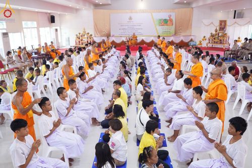 ภาพ No.59119:พิธีปลงผมและแห่นาคธรรมทายาท ในโครงการบรรพชาสามเณร ภาคฤดูร้อน เฉลิมพระเกียรติพระบาทสมเด็จพระเจ้าอยู่หัว เนื่องในโอกาส  พระราชพิธีมหามงคลเฉลิมพระชนมพรรษา 6 รอบ  ปลงผมนาคในวันที่ 21 เมษายน พ.ศ 2567 ณ วัดกลางธนรินทร์ (ธรรมอุทยานบ้านแป้ง)