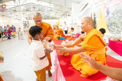 ภาพ No.111395:กิจกรรมงานวันเด็กแห่งชาติ รวมพลังเด็กเก่งและดี สร้างความดีสากล ปีที่ 6 ร่วมจัดโดย เทศบาลเมืองท่าโขลง พุทธสมาคมปทุมธานี องค์การบริหารส่วนตำบลคลองสาม ณ วัดพระธรรมกาย จ.ปทุมธานี วันที่ 13 มกราคม พ.ศ. 2567