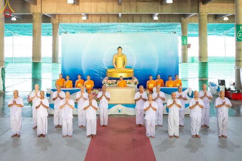 ภาพ No.159699:พิธีตัดปอยผมปลงผมนาคธรรมทายาท, พิธีบรรพชาอุปสมบทหมู่ โครงการอุปสมบทหมู่บูชาธรรม 140 ปี พระมงคลเทพมุนี (สด จนฺทสโร) ณ โบสถ์พระไตรปิฏก วัดพระธรรมกาย วันเสาร์ที่ 5 ตุลาคม พ.ศ. 2567