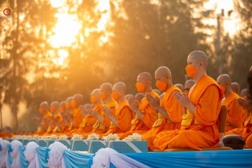 ภาพ No.110242:พิธีตักบาตรพระธรรมยาตราฯ ในโครงการธรรมยาตรากตัญญูบูชา มหาปูชนียาจารย์ พระมงคลเทพมุนี(สด จนฺทสโร) พระผู้ปราบมาร ปีที่ 12 ณ อนุสรณ์สถานลำดับที่ 2 สถานที่ตั้งมโนปณิธานบวชตลอดชีวิต อนุสรณ์สถานบางนางแท่น จ.นครปฐม วันที่ 11 มกราคม พ.ศ. 2567