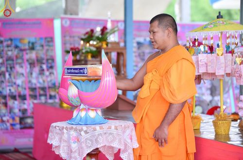 ภาพ No.143004:พิธีทอดผ้าป่าสามัคคีเพื่อสมทบทุนสร้างหอฉัน ๑๑๓ ปี  คุณยายอาจารย์มหารัตนอุบาสิกาจันทร์ขนนกยูง ครั้งที่ ๙ วันอาทิตย์ที่ ๓๐  มิถุนายน พ.ศ. ๒๕๖๗ ณ ศูนย์การศึกษาจอมบึง ต.รางบัว อ.จอมบึง จ.ราชบุรี