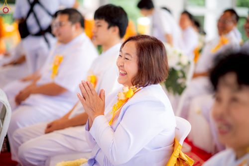 ภาพ No.239391:วันอาทิตย์ที่ 17 สิงหาคม พ.ศ. 2568 พิธีกดปุ่มอัญเชิญรูปเหมือน พระมงคลเทพมุนี (สด จันทสโร)  ณ มหาวิหารแก้วพระมงคลเทพมุนี  ศูนย์ปฏิบัติธรรมแก้วเมืองเลย