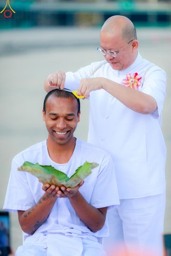 ภาพ No.179994:พิธีปลงผมนาคธรรมทายาท ในโครงการอุปสมบทหมู่ บูชาธรรมมหาปูชนียาจารย์ (ศูนย์อบรมวัดพระธรรมกาย) วันที่ 1 ธันวาคม พ.ศ. 2567 ณ ลานธรรมหารัตนวิหารคด วัดพระธรรมกาย จ.ปทุมธานี