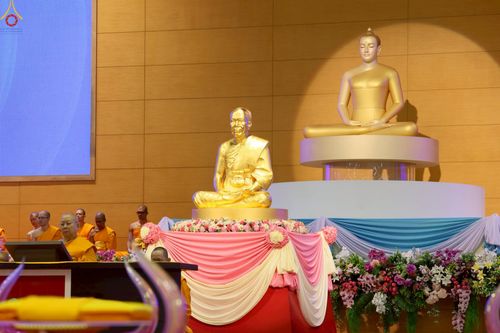 ภาพ No.251252:วันที่ 10 ตุลาคม พ.ศ. 2568 พิธีปฏิบัติธรรม ในวันคล้ายวันเกิด 141 ปี พระมงคลเทพมุนี (สด จนฺทสโร) พระผู้ปราบมาร ณ สภาธรรมกายสากล วัดพระธรรมกาย