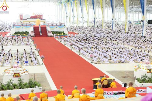 ภาพ No.151161:พิธีบูชาข้าวพระ ในวันอาทิตย์ต้นเดือน วันที่ 1 กันยายน พ.ศ. 2567 ณ สภาธรรมกายสากล วัดพระธรรมกาย