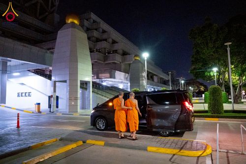 ภาพ No.222438:วันที่ 21 เมษายน พ.ศ. 2568 หลวงพ่อทัตตชีโวต้อนรับคณะสงฆ์ สปป.ลาว ณ อาคาร 100 ปี คุณยายมหารัตนอุบาสิกาจันทร์ ขนนกยูง วัดพระธรรมกาย