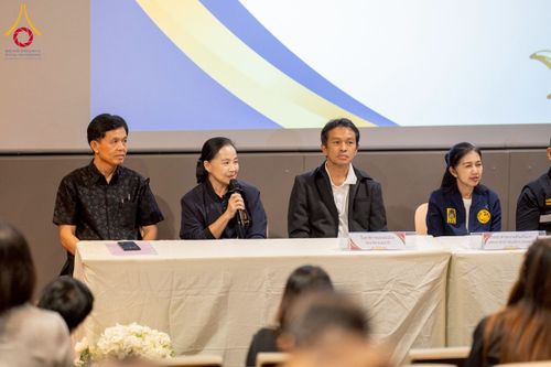 ภาพ No.271919:วันที่ 22 พฤศจิกายน พ.ศ. 2568 ผู้ว่าฯ ปทุมธานี ลงพื้นที่เยี่ยม “อำเภอคลองหลวง” พร้อมชมการเตรียมความพร้อมเทศกาลสวนดอกไม้ปทุมธานี “ทุ่งสวรรค์ ตะวันฉาย” ณ วัดพระธรรมกาย