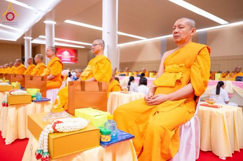 ภาพ No.272870:วันอาทิตย์ที่ 23 พฤศจิกายน พ.ศ.2568 พิธีมุทิตาสักการะ พระมหาเถระและพระเถระ ประจำปีพุทธศักราช 2568 ณ ห้องแก้วสารพัดนึก 2 สภาธรรมกายสากล  วัดพระธรรมกาย