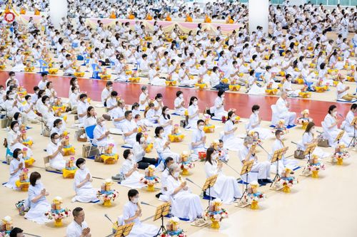 ภาพ No.85768:พิธีถวายคิลานเภสัชและอุปกรณ์การแพทย์ บูชาธรรมเนื่องในวันธรรมชัย วันที่ 19 สิงหาคม พ.ศ. 2566 ณ ห้องแก้วสารพัดนึก วัดพระธรรมกาย