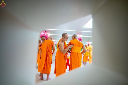 ภาพ No.229148:วันเสาร์ที่ 14 มิถุนายน พ.ศ. 2568 พิธีบรรพชา , พิธีถวายบาตร , พิธีอุปสมบท ในโครงการบรรพชาอุปสมบทหมู่ ผู้บริหารรุ่นที่ 15 และ อุดมศึกษา รุ่นที่ 52 ณ โบสถ์พระไตรปิฎก วัดพระธรรมกาย