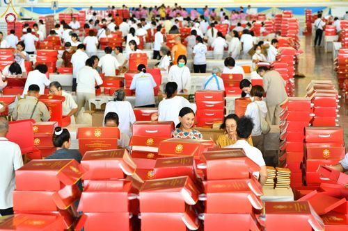 ภาพ No.212023:วันจันทร์ที่ 17 มีนาคม พ.ศ. 2568 บุญบรรจุกล่องไทยธรรม เพื่อถวายแด่พระสังฆาธิการ 40,000 กว่าวัดทั่วไทย ในวันคุ้มครองโลก 22 เมษายน พ.ศ. 2568 ณ บ้านแก้วเรือนทองคุณยายฯ วัดพระธรรมกาย