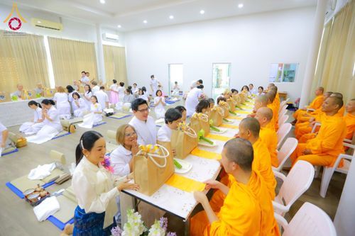 ภาพ No.197555:พิธีถวายสังฆทานคณะสงฆ์ 2 นิกายเชื่อมสัมพันธ์ไทย-เกาหลี วันอาทิตย์ที่ 5 มกราคม พ.ศ. 2568 ณ อาคารชมรมภาวนารักษ์ วัดพระธรรมกาย อำเภอคลองหลวง จังหวัดปทุมธานี