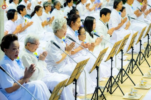 ภาพ No.189412:พิธีถวายภัตตาหารเป็นสังฆทาน แด่พระธรรมยาตรา ในโครงการธรรมยาตรา กตัญญูบูชา มหาปูชนียาจารย์ พระมงคลเทพมุนี(สด จนฺทสโร) พระผู้ปราบมาร อนุสรณ์สถาน 7 แห่ง ปีที่ 13 ณ อนุสรณ์สถานมหาวิหารพระมงคลเทพมุนี (โลตัสแลนด์) อ.สองพี่น้อง จ.สุพรรณบุรี วันที่ 5 มกราคม 2568