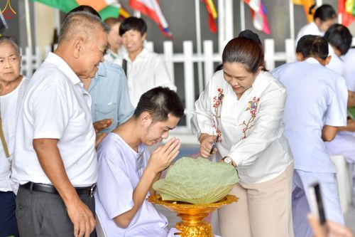 ภาพ No.230776:วันที่ 28 มิถุนายน พ.ศ. 2568 พิธีตัดปอยผมและปลงผม โครงการบวชพระนานาชาติ AEC & WAB รุ่นที่ 9 ณ วิหารคด 2 วัดพระธรรมกาย