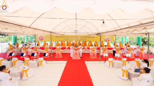 ภาพ No.121124:พิธีทอดผ้าป่า โครงสร้างหลังคา เสาคู่ค้ำฟ้ามหามงคล เพื่อสถาปนาอาคาร 80 ปี หลวงพ่อธัมมชโย ณ ศูนย์ปฏิบัติธรรมวิหารแดง ต.เจริญธรรม อ.วิหารแดง จ.สระบุรี วันที่ 27 มกราคม พ.ศ. 2567