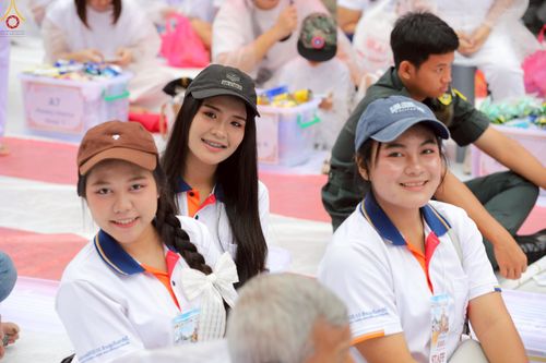 ภาพ No.245821:วันที่ 13-14 กันยายน พ.ศ. 2568 เจ้าหน้าที่ทุกสถานะ ทุกส่วนงาน ร่วมแรงร่วมใจ ปฏิบัติหน้าที่ เตรียมงาน เก็บงาน ตักบาตรพระ 555 รูป อ.เบตง จยะลา