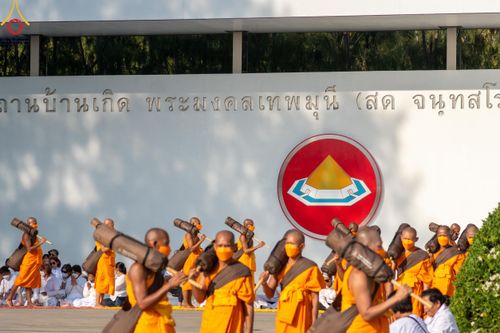 ภาพ No.110388:พิธีต้อนรับพระธรรมยาตรา ในโครงการธรรมยาตรากตัญญูบูชา มหาปูชนียาจารย์ พระมงคลเทพมุนี(สด จนฺทสโร) พระผู้ปราบมาร อนุสรณ์สถาน 7 แห่ง ปีที่ 12 วันที่ 11 มกราคม พ.ศ. 2567 ณ อนุสรณ์สถานลำดับที่ 3 สถานที่เกิดใหม่ในเพศสมณะ วัดสองพี่น้อง จ.สุพรรณบุรี