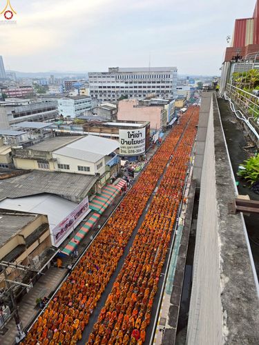 ภาพ No.236927:วันอาทิตย์ที่ 10 สิงหาคม พ.ศ. 2568 มหาสังฆทานครั้งยิ่งใหญ่ ตักบาตรพระ 10,000 รูป ถ.นิพัทธ์อุทิศ 3 ใจกลางนครหาดใหญ่ จ.สงขลา