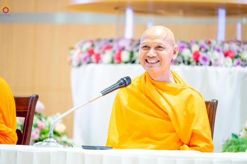 ภาพ No.239894:วันที่ ๒๒ - ๒๔ สิงหาคม พ.ศ. ๒๕๖๘ สัมมนารวมใจผู้นำบุญ บูชาธรรม ๘๑ ปี หลวงพ่อธัมมชโย กฐินสามัคคีทั่วไทย ๓๐,๐๐๐ วัด โครงการอุปสมบทบูชาธรรมมหาปูชนียาจารย์ ๓,๐๐๐ รูป รุ่นที่ ๑